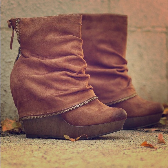 Buckle Shoes - Buckle Tan Booties